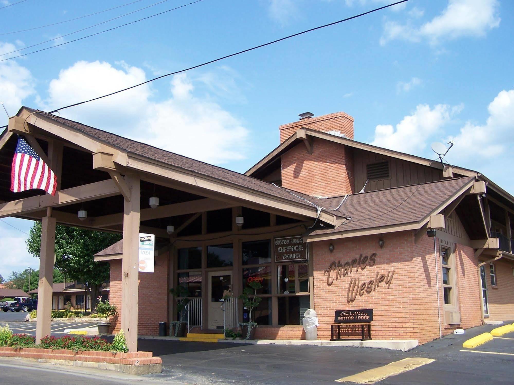 Charles Wesley Motor Lodge Downtown Broken Bow- Hochatown Dış mekan fotoğraf