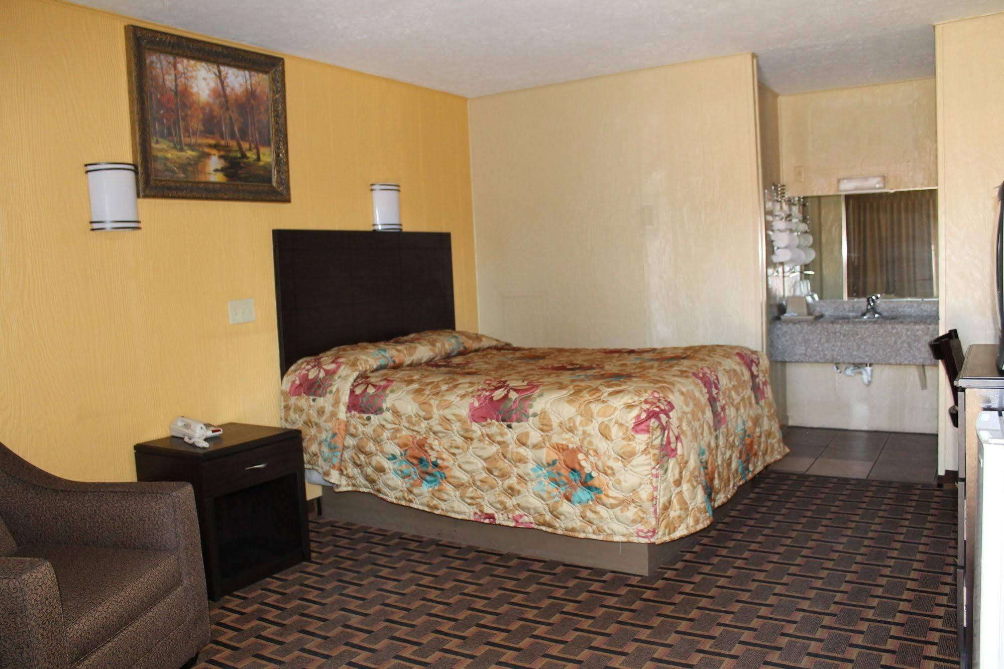 Charles Wesley Motor Lodge Downtown Broken Bow- Hochatown Dış mekan fotoğraf
