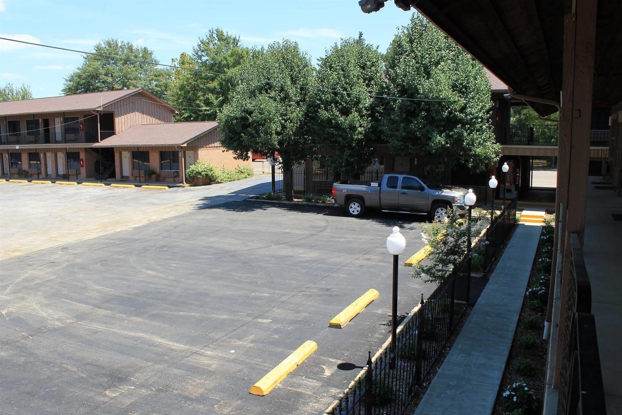 Charles Wesley Motor Lodge Downtown Broken Bow- Hochatown Dış mekan fotoğraf